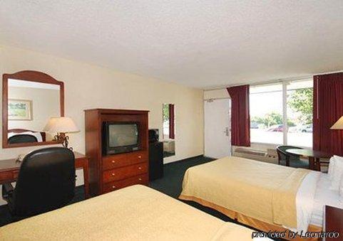 Econo Lodge Southwest Fenton Room photo