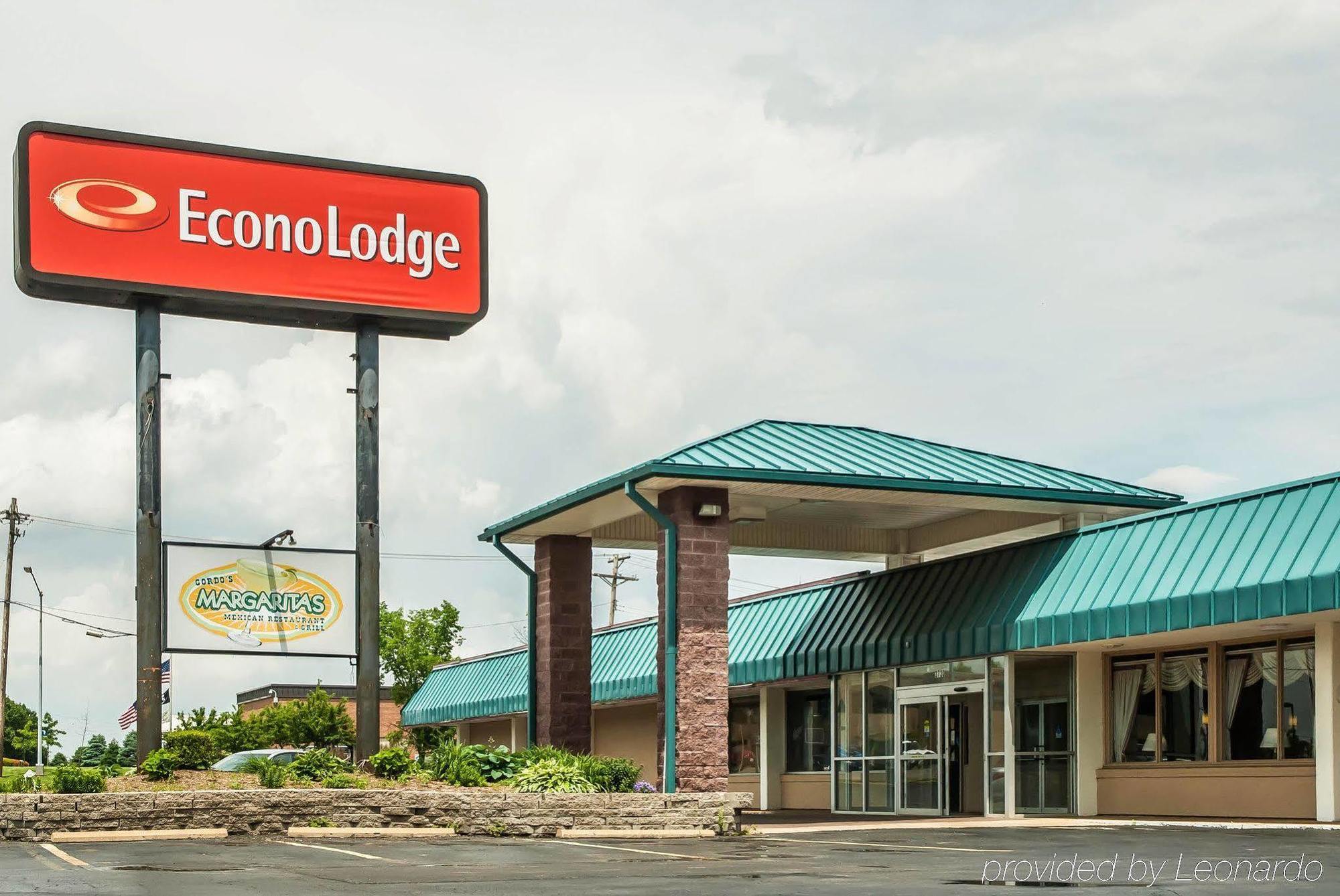 Econo Lodge Southwest Fenton Exterior photo